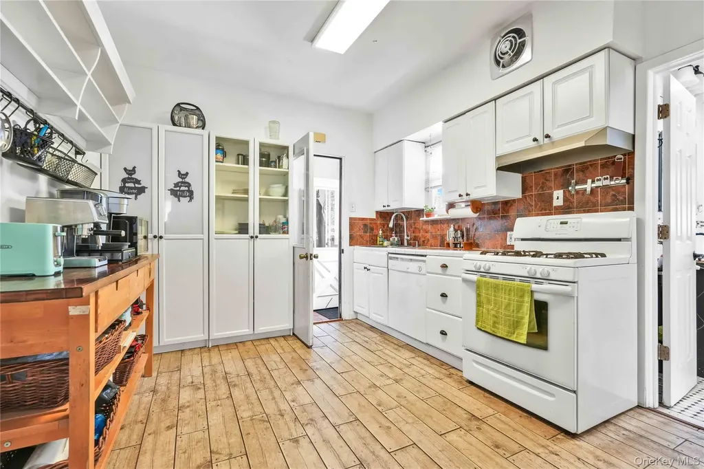 62 Leaman Place Lynbrook NY 11563