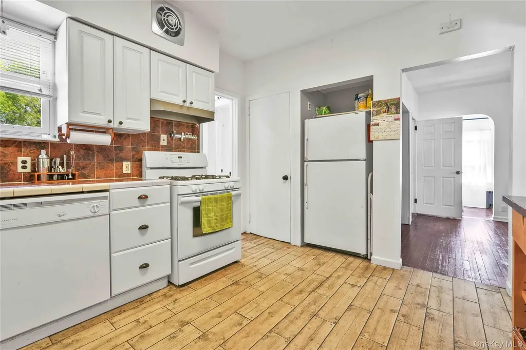 62 Leaman Place Lynbrook NY 11563