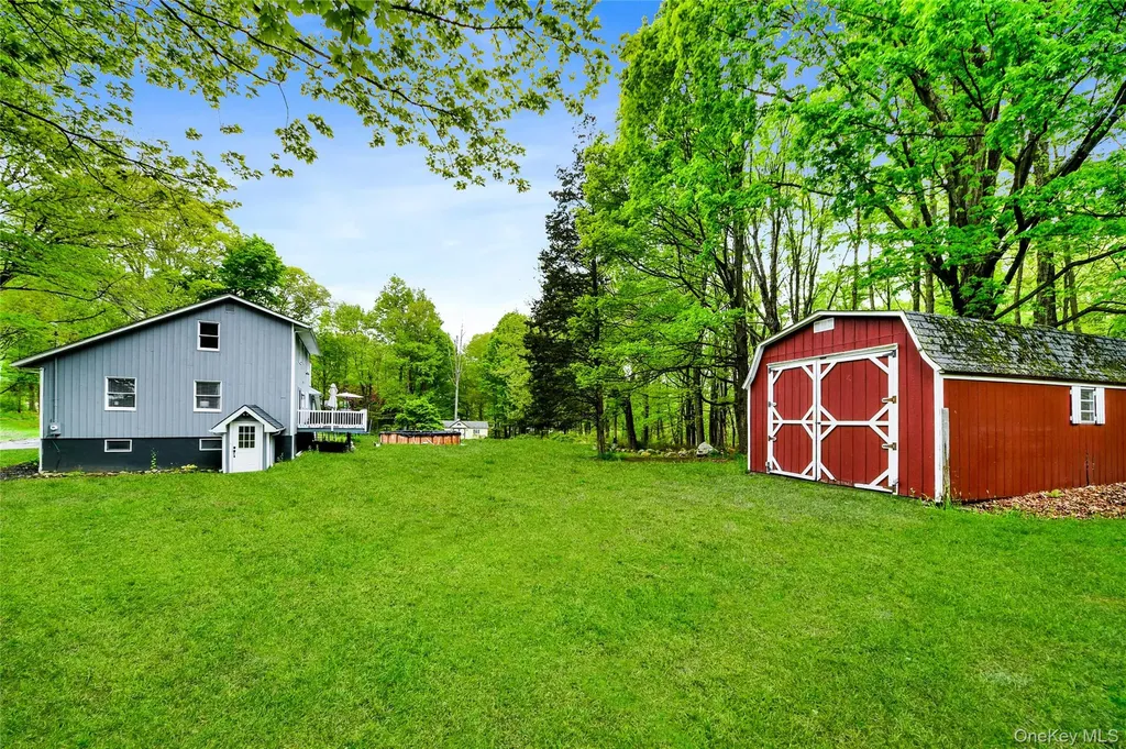 31 S White Rock Road Holmes NY 12531