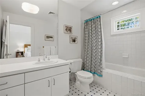 22 Petersville Road Mount Kisco NY 10549