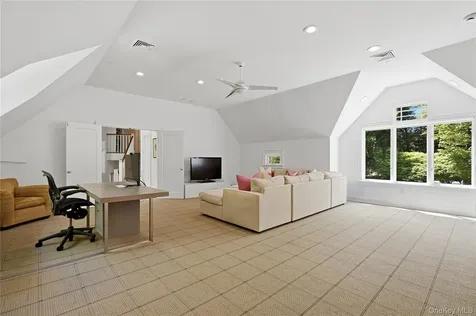 22 Petersville Road Mount Kisco NY 10549