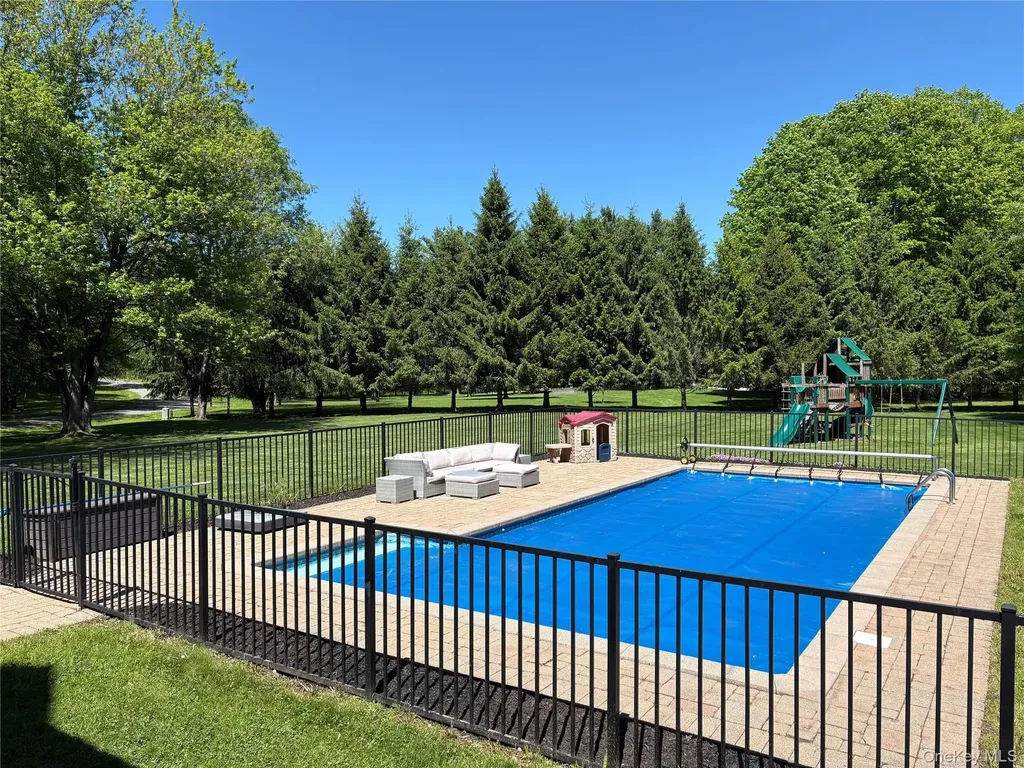 34 Sycamore Drive Wallkill NY 12589