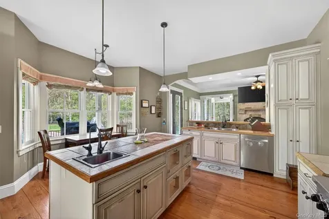 34 Sycamore Drive Wallkill NY 12589