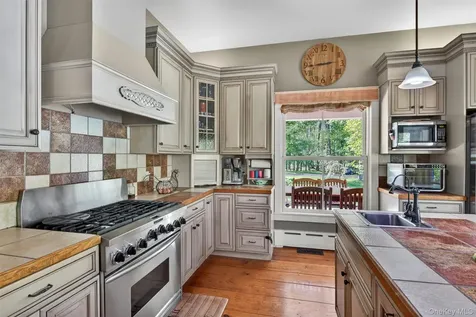 34 Sycamore Drive Wallkill NY 12589
