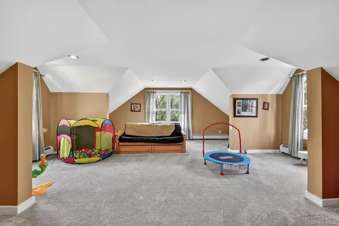 34 Sycamore Drive Wallkill NY 12589