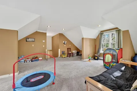 34 Sycamore Drive Wallkill NY 12589