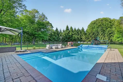 34 Sycamore Drive Wallkill NY 12589