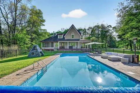 34 Sycamore Drive Wallkill NY 12589