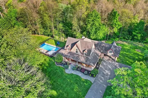 34 Sycamore Drive Wallkill NY 12589