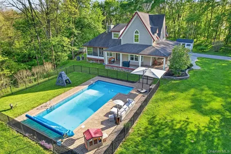 34 Sycamore Drive Wallkill NY 12589