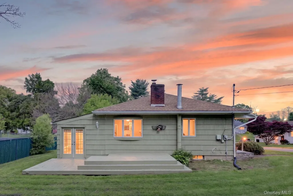 21 Stonecrest Drive New Windsor NY 12553