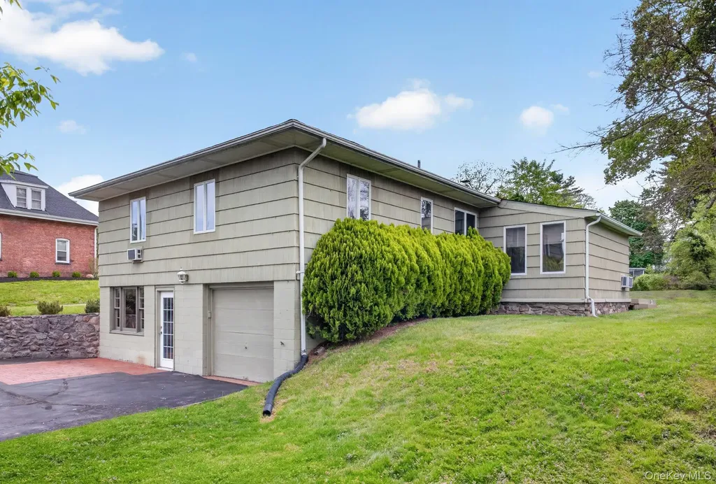 21 Stonecrest Drive New Windsor NY 12553
