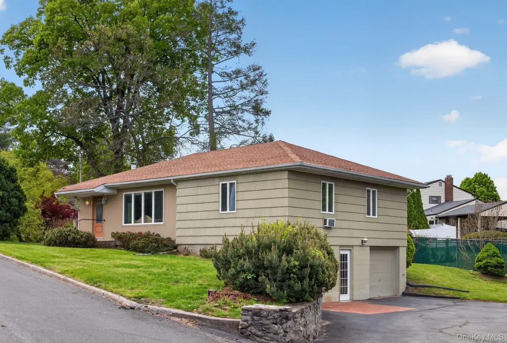 21 Stonecrest Drive New Windsor NY 12553