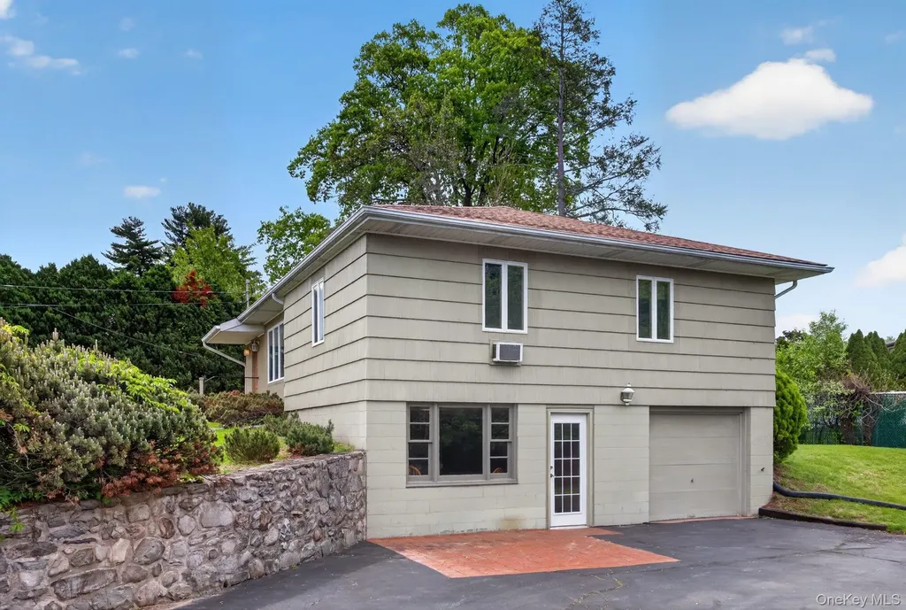 21 Stonecrest Drive New Windsor NY 12553