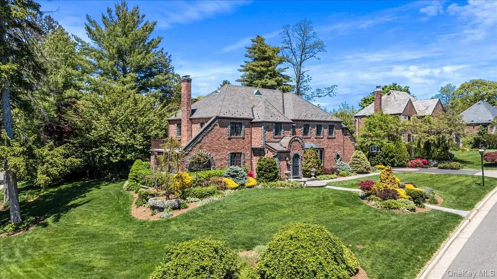 79 Aldershot Lane Manhasset NY 11030