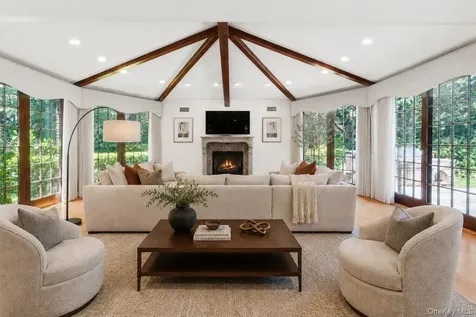 79 Aldershot Lane Manhasset NY 11030
