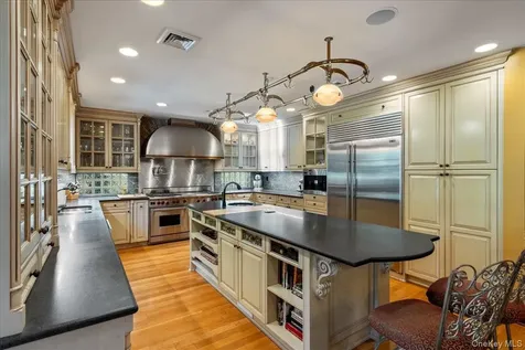 79 Aldershot Lane Manhasset NY 11030
