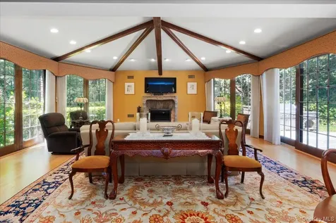 79 Aldershot Lane Manhasset NY 11030