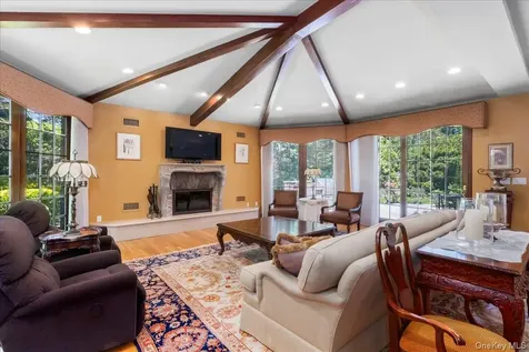 79 Aldershot Lane Manhasset NY 11030