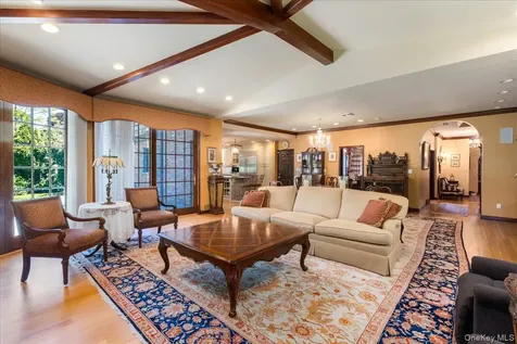 79 Aldershot Lane Manhasset NY 11030