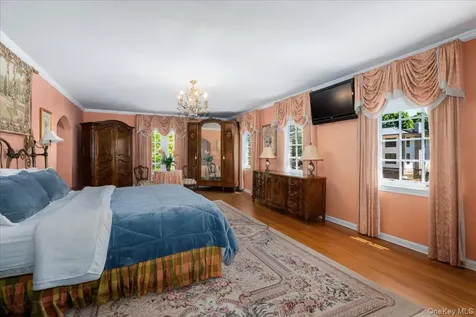 79 Aldershot Lane Manhasset NY 11030