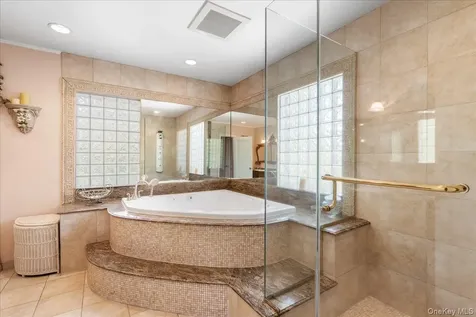 79 Aldershot Lane Manhasset NY 11030