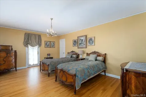 79 Aldershot Lane Manhasset NY 11030