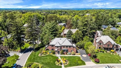 79 Aldershot Lane Manhasset NY 11030