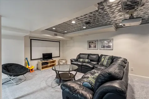 79 Aldershot Lane Manhasset NY 11030