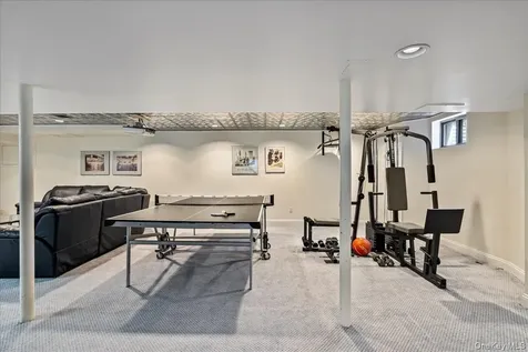 79 Aldershot Lane Manhasset NY 11030