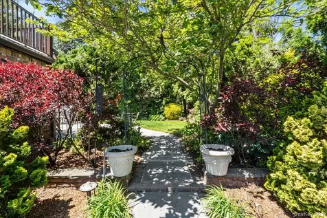 79 Aldershot Lane Manhasset NY 11030