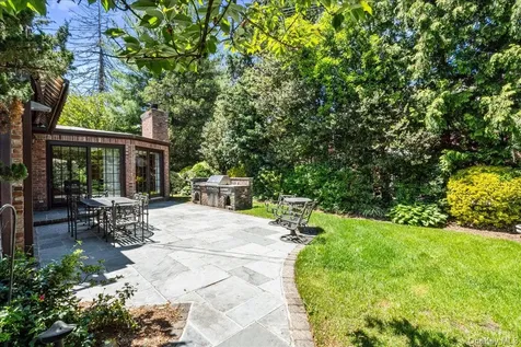 79 Aldershot Lane Manhasset NY 11030
