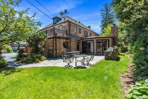 79 Aldershot Lane Manhasset NY 11030