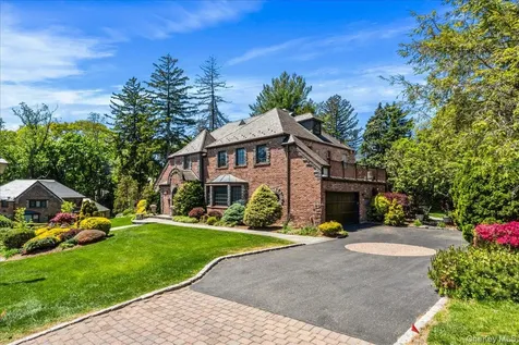 79 Aldershot Lane Manhasset NY 11030