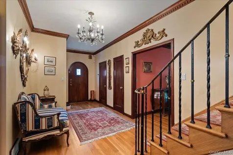 79 Aldershot Lane Manhasset NY 11030