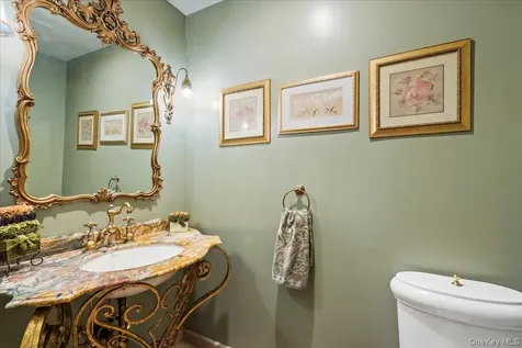79 Aldershot Lane Manhasset NY 11030