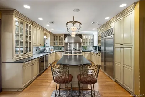 79 Aldershot Lane Manhasset NY 11030