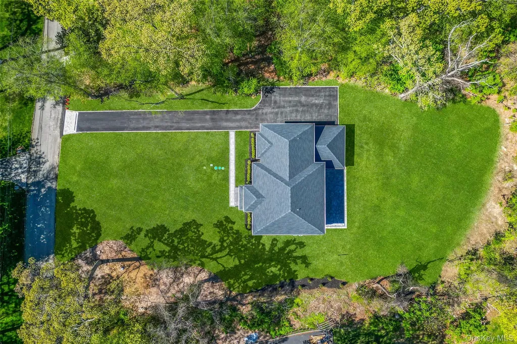9 Wilderness Road Nissequogue NY 11780