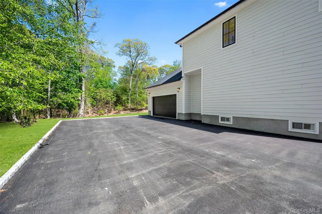 9 Wilderness Road Nissequogue NY 11780