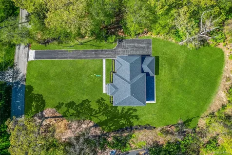 9 Wilderness Road Nissequogue NY 11780