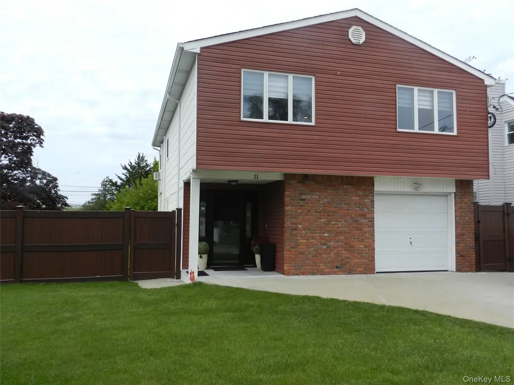 11 Carman Boulevard Massapequa NY 11758