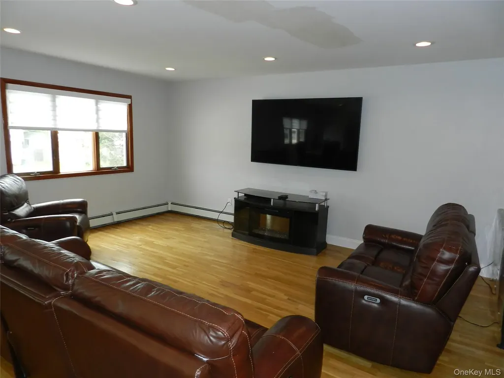 11 Carman Boulevard Massapequa NY 11758