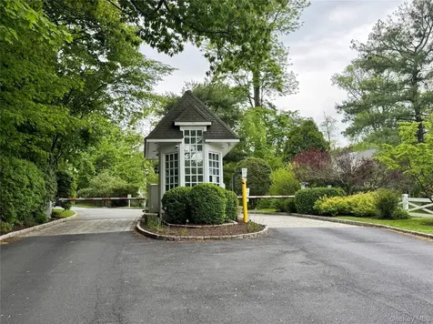 100 Clarewood Drive Hastings-on-hudson NY 10706