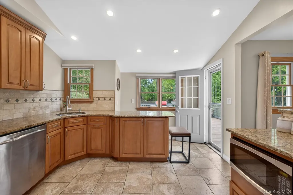 27 Frontier Lane East Northport NY 11731