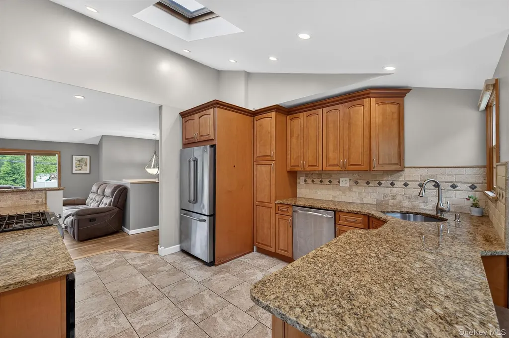 27 Frontier Lane East Northport NY 11731