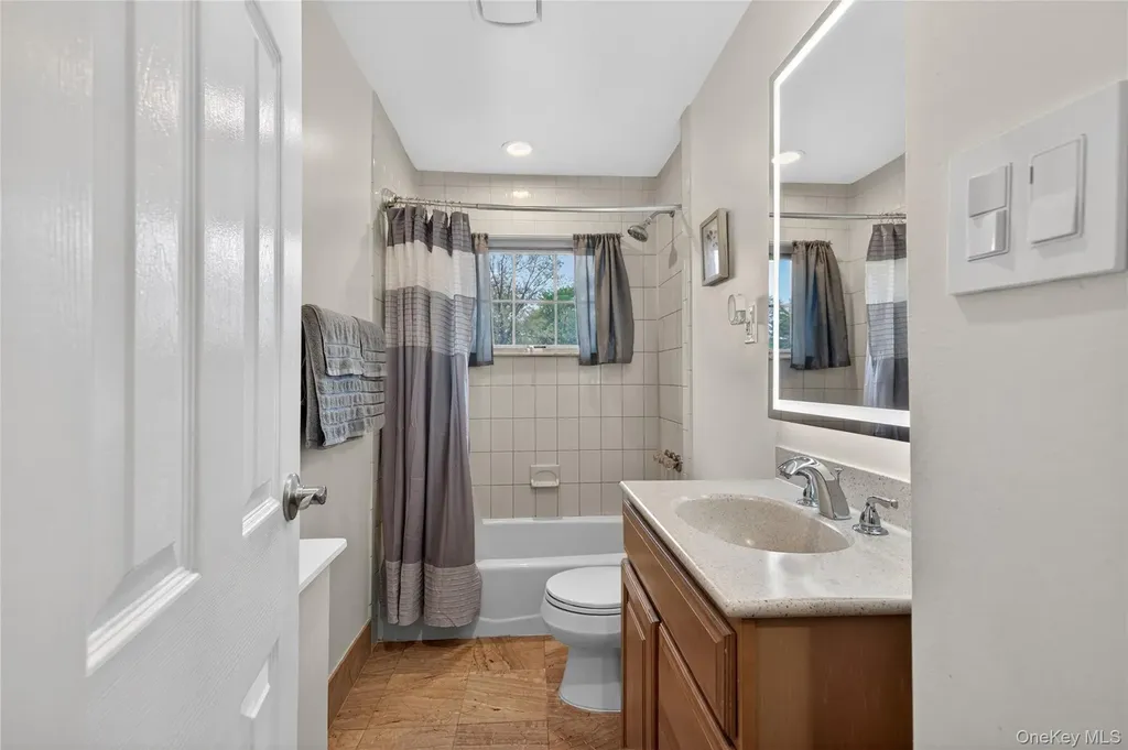 27 Frontier Lane East Northport NY 11731