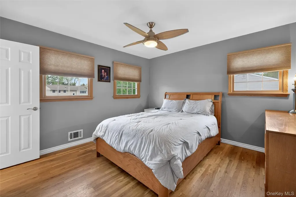 27 Frontier Lane East Northport NY 11731