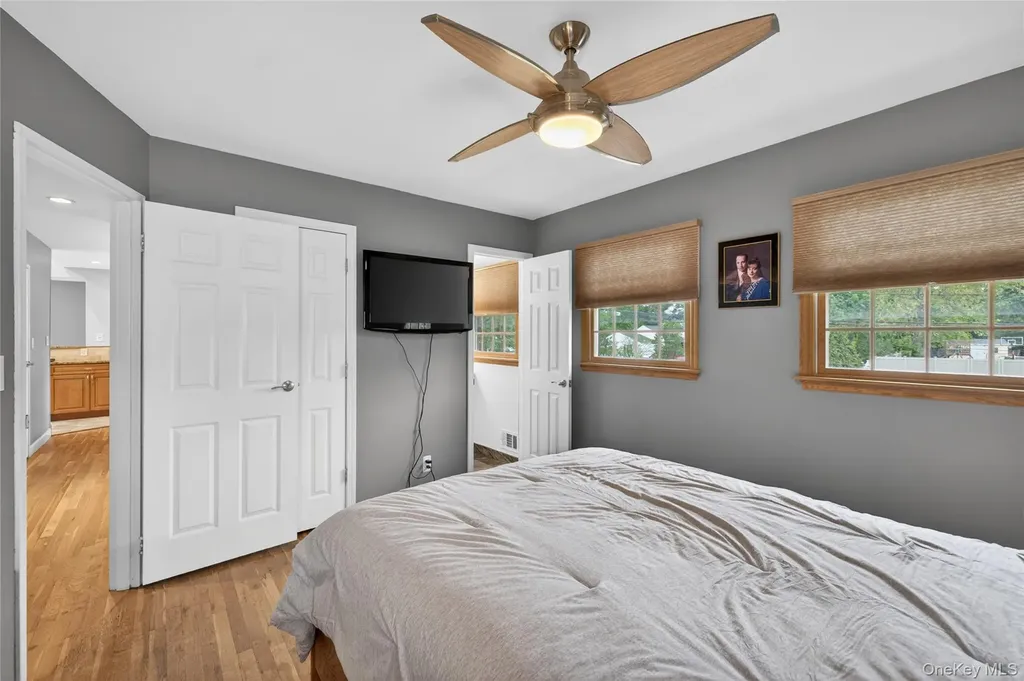 27 Frontier Lane East Northport NY 11731