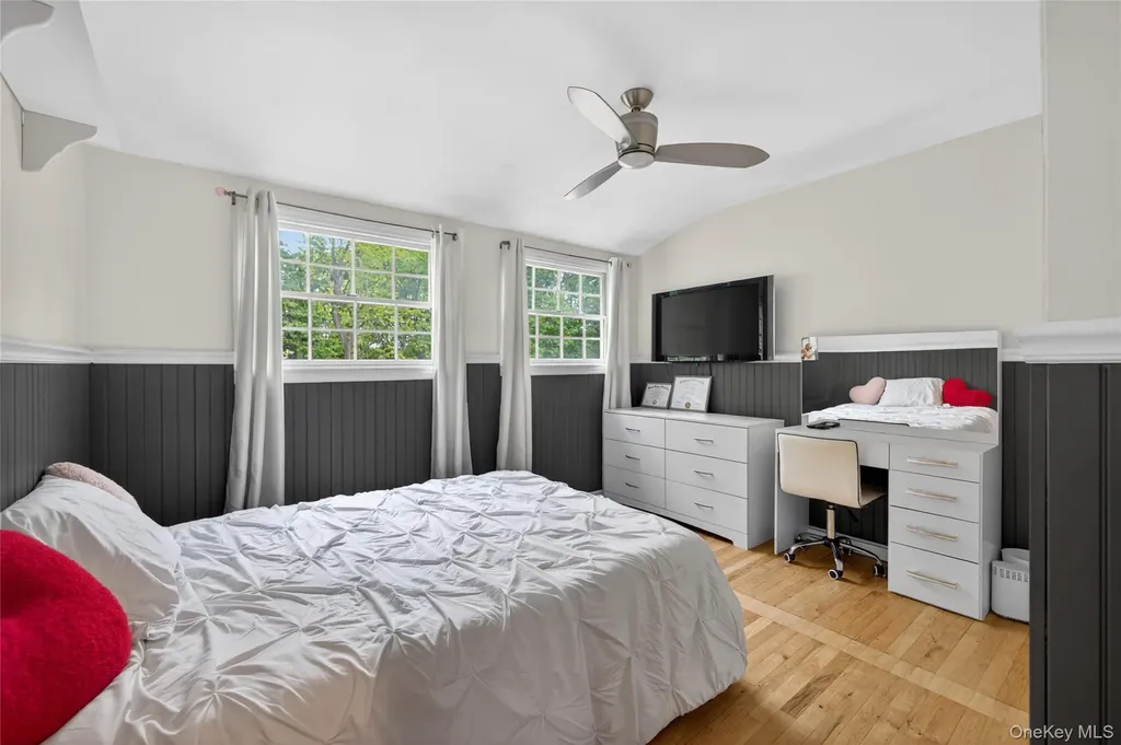 27 Frontier Lane East Northport NY 11731