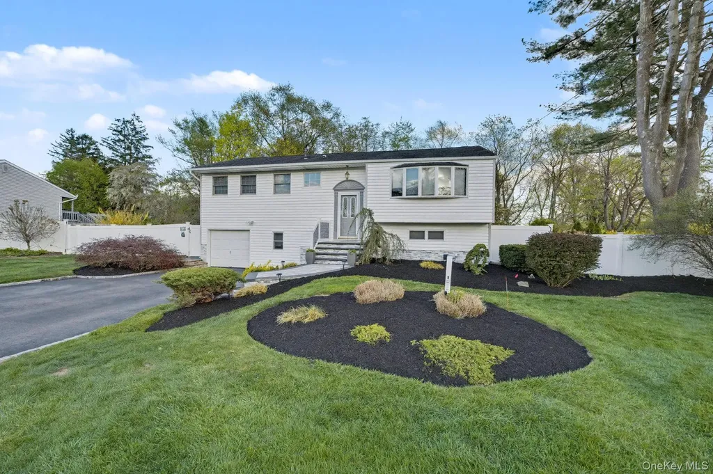 27 Frontier Lane East Northport NY 11731